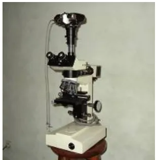 Gambar 3.6 Mikroskop dan Kamera   