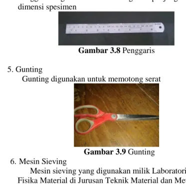 Gambar 3.8 Penggaris  5. Gunting 