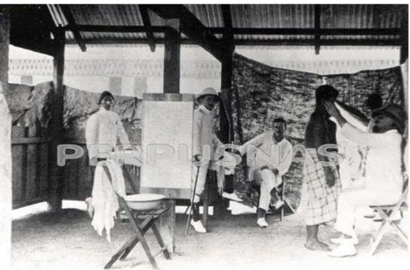 Gambar Dokter Belanda saat mengobati pasien malaria sekitar tahun 1908 