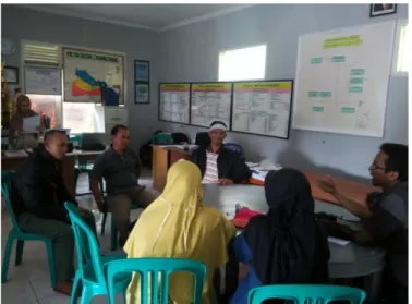 Gambar  diatas  membuktikan  bahwa  masyarakat  masih  kental  dengan  gotong  royongnya