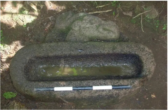 Gambar 6. Lesung batu berhias di situs Pulau Panggung (Sumber: Balai Arkeologi Sumatera Selatan)  