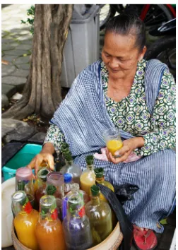 Gambar 1. Penjual jamu gendong