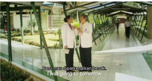 Gambar 2. dr.Anton &amp; dr.Kartini di koridor rumah sakit 