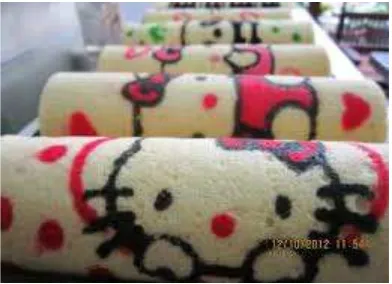 Gambar 1.Roll Cake Motif Batik             Gambar 2.Roll Cake Motif Hello Kitty 