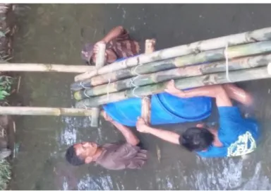 Gambar 3. Perakitan Kerangka Kolam 