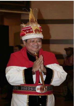 Gambar 3. SBY dianugerahi gelar adat "Upu Latu Rat Maran Siwa Lima" (Raja Besar Maluku)