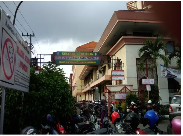 Gambar 5.1. Rumah Sakit Umum (RSU) Haji Surabaya tampak samping Sumber: Dokumetasi peneliti 