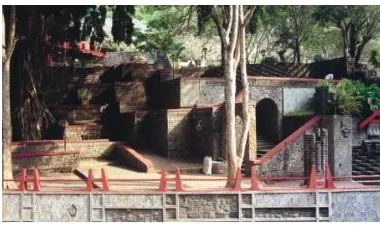 Figure 6: Photo of the transformation process from Javanese construction to Puhsarang church construction Source: Maria I Hidayatun documentation, 2005 