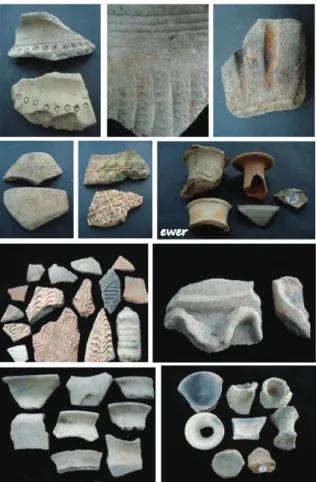 Foto 6.   Variasi  tembikar  di  situs  sangat  beragam  baik  dari segi bahan, bentuk, maupun hiasan