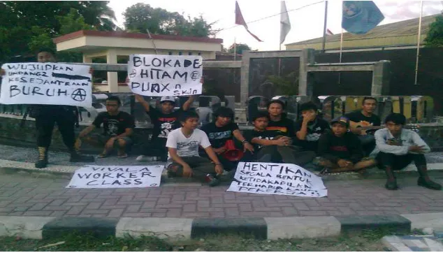 Gambar 2. Aksi Punk Gorontalo Mendukung Gerakan Buruh.  (Sumber Foto: dokumentasi pribadi/Aan) 