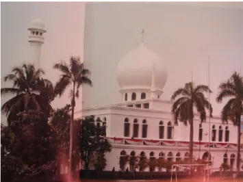Gambar 2  Masjid dengan kubah bawang (Sumber: Istimewa).