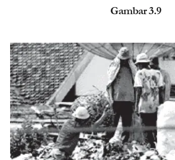 Gambar  3.10(Sumber :www.pikiran-rakyat.com) Menjaga kebersihan lingkunganwujud mematuhi perundang-