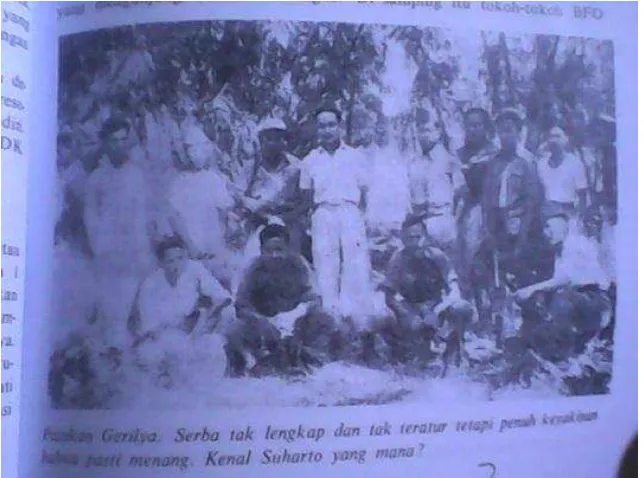 Gambar 2.2: Soeharto di Buku Teks pelajaran Sejarah SMA Kurikulum 1975 Sumber: Sejarah Indonesia 2B  (Mujanto,1975b: 145)  