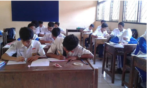 Gambar 1 : Proses Pembelajaran Seni Budaya (Seni Tari) kelas teori di SMP Negeri  12 Magelang