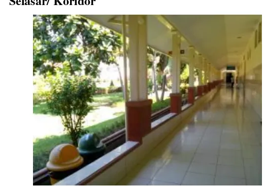 Gambar 14: Koridor di sekeliling Taman di RS. St. Elisabeth Semarang 