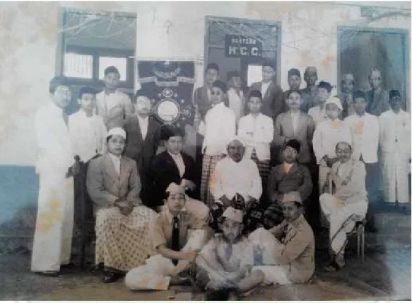 Foto 4. KH. Nachrowi duduk sebelah paling kiri bersama KH. Abdul Wahab Hasbullah duduk nomer 2 dari kanan.