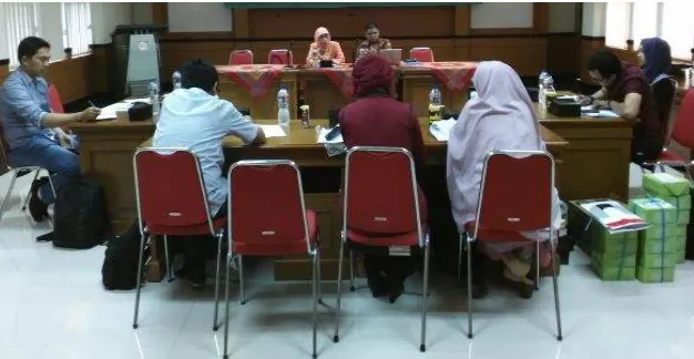 Gambar 1. FGD Peneliti di Kantor KPID Jawa Barat 