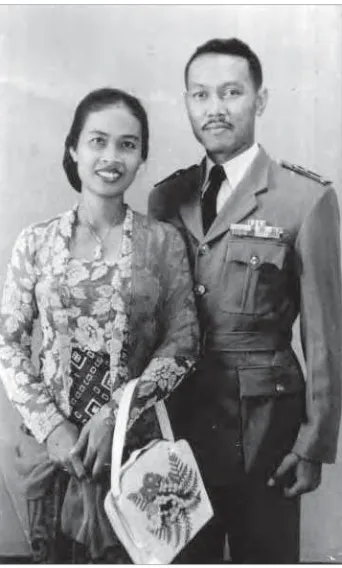Gambar 5. Supardjo dan Ibu Supardjo, ca. 1962.Kredit foto: koleksi keluarga Supardjo