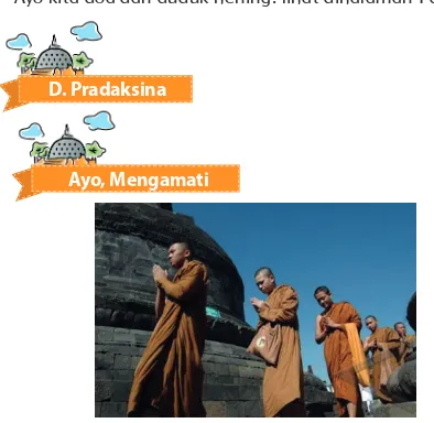 Gambar 1.20 Para Bhikkhu Menghormat Candi dengan Cara Pradaksina
