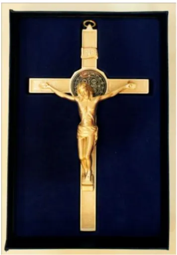 Gambar 1. Salib Benediktus Gantung dengan penjualan tertinggi 