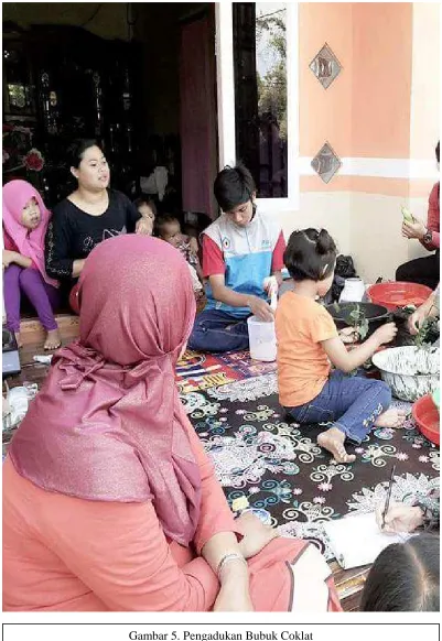Gambar 5. Pengadukan Bubuk Coklat 