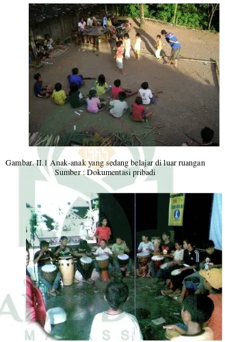 Gambar. II.1 Anak-anak yang sedang belajar di luar ruangan