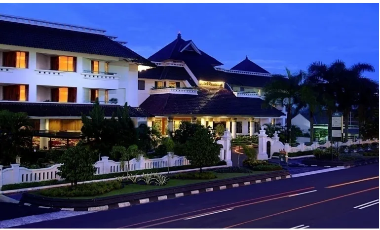 Gambar 1.1 Hotel Santika Premiere Yogyakarta 