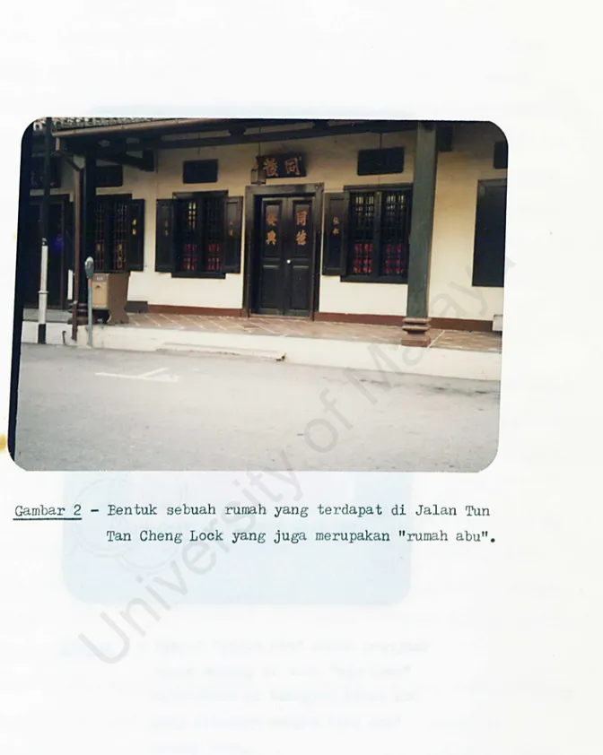 Gambar  2  -  Bentul&lt;:  sebuah  rurnah  yang  terdapat  di  Jalan  Tun  Tan  Cheng  Lock  yang  juga  merupakan  &#34;rumah  abu&#34;