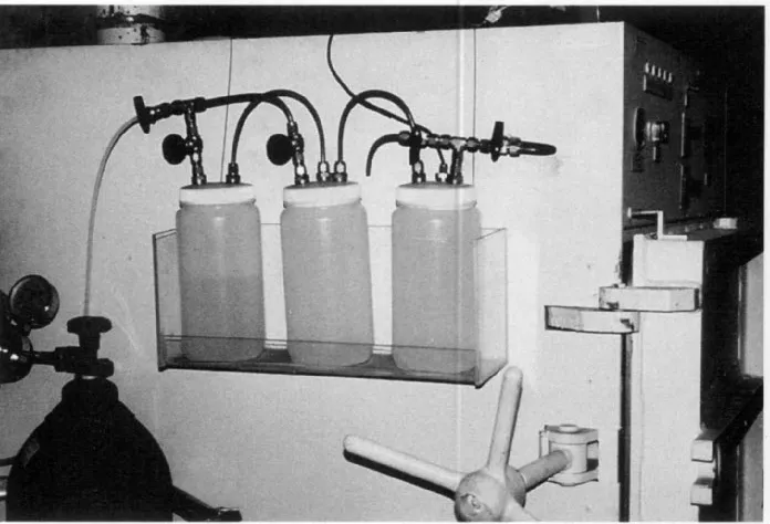 Figure 4.1Three-jar humidification system used with