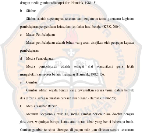 Gambar-gambar tersebut ditempel di papan tulis dan disusun secara berurutan 