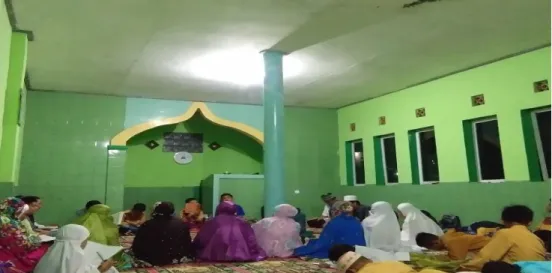 Gambar 2. Proses Mengajar Mengaji  1