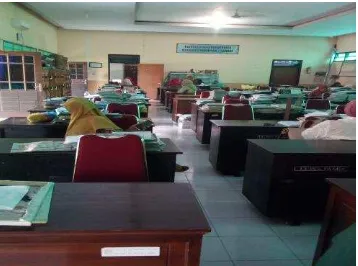 Gambar 3 : evaluasi kegiatan tadarus di ruang guru antara guru Pendidikan Agama Islam, pembimbing ertrakulikuler remaja masjid 