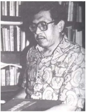 Gambar 3. Kuntowijoyo (1943-2005), salah satu begawan di Bulaksumur.Selain dikenal sebagai sejarawan dan sastrawan produktif, Kunto di wilayahpemikiran dikenal sebagai pencetus gagasan Ilmu Sosial Profetik.