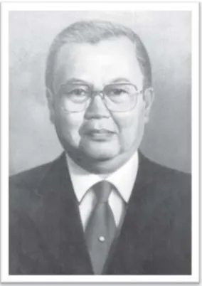 Gambar 6. Koesnadi Hardjasoemantri (1926-2007), mantan Rektor UGM(1986-1990) yang juga karib Mubyarto.