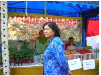 Gambar 4.4 Kegiatan Pasar Tani Kelompok Tani di Kelurahan Made  Sumber : Dokumentasi Pribadi, 2015 