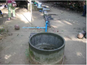 Figure 1. A small concrete dam at Kampuan creek 