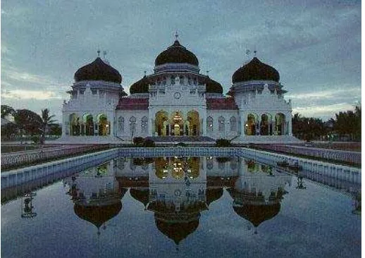 Gambar 2.3 Masjid Agung Demak dan masjid Agung Banten atap tumpang 