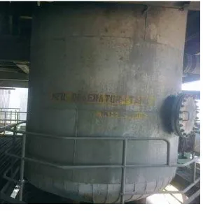 Gambar 2.8  Feed Water Tank Sumber : PT. Toba Pulp Lestari,Tbk 