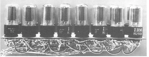 Gambar 10.1  Tabung vakum digunakan sebelum adanya teknologi transistor (Freeman, 1997) 