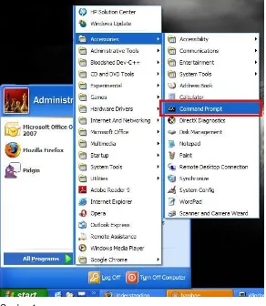 Gambar 1 Menjalankan command prompt di Windows XP 