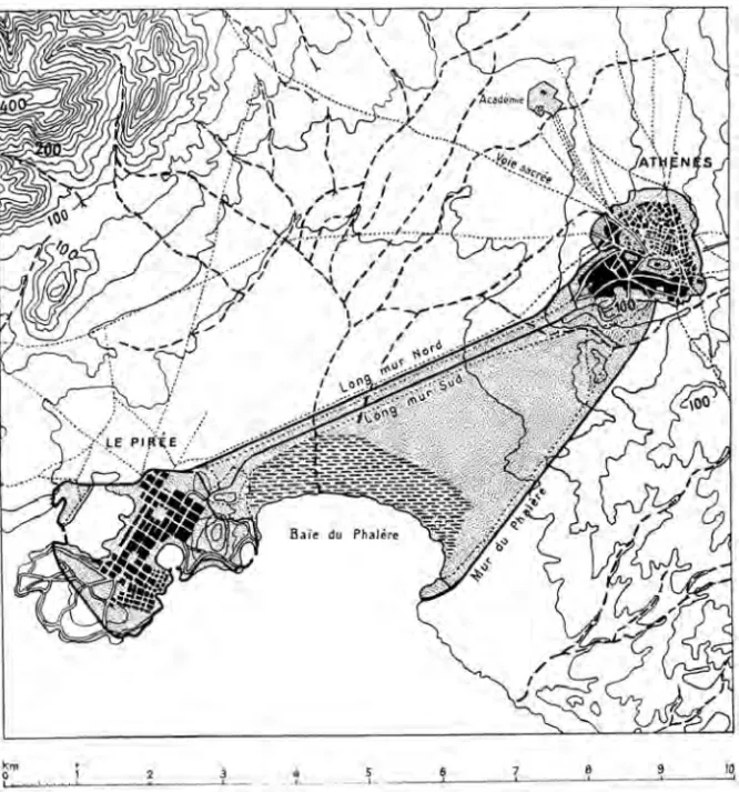 Fig. 2 - Les Longs Murs reliant Athènes au Pirée (d’après R. Martin 1983 ; plan  original de J