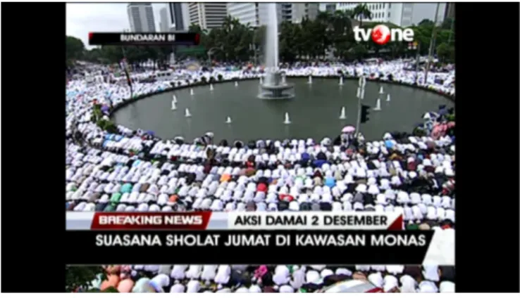 Gambar 5. Sholat Jumat peserta aksi  Aksi  massa  yang  menamakan  diri  Bela  Islam  jilid  III  ini  diakhiri  dengan  melakukan  ibadah  salat  Jumat  bersama  di  jalan  utama  kota  Jakarta