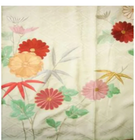 Gambar 4 Bunga Krisan   (https://www.kimonoya-japan.net/phone/product/13568) 