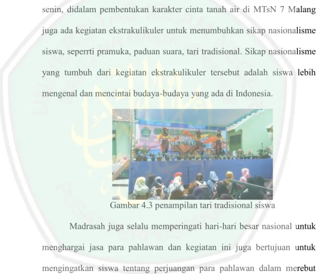 Gambar 4.3 penampilan tari tradisional siswa 