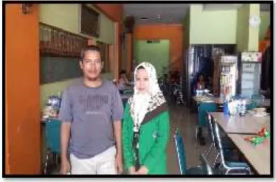 Foto Bersama Pemilik Rumah Makan Padang Putri Minang  Bapak Jon Firman 