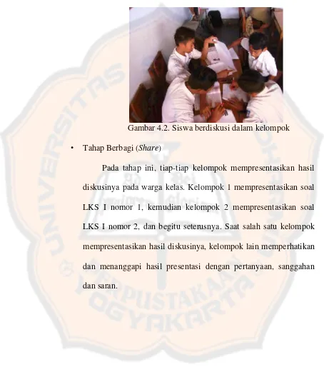 Gambar 4.2. Siswa berdiskusi dalam kelompok