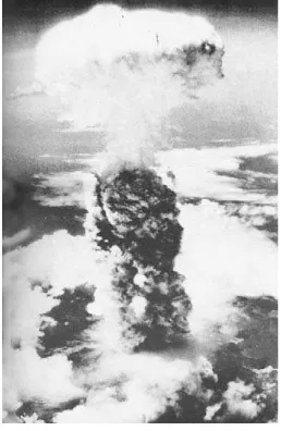 dan Nagasaki dijatuhi bom atom pada 6 Agustus 1945 dan 9 Agustus 1945. Akhirnya, Jepang menyerah tanpa syarat kepada Sekutu pada 15 Agustus 1945 di Kalijati, Gambar 2.10(a) Jenderal Douglas Mac Arthur dan 