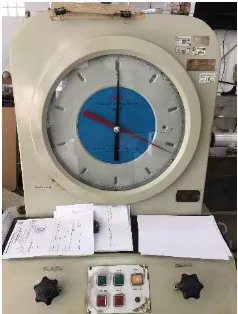 Gambar 3. 9 Universal Testing Machine di Laboratorium 