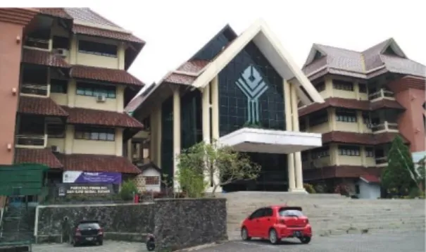Gambar   2.   Gedung   Dr.   Soekiman   Wirjosandjojo Univeritas Islam Indonesia 