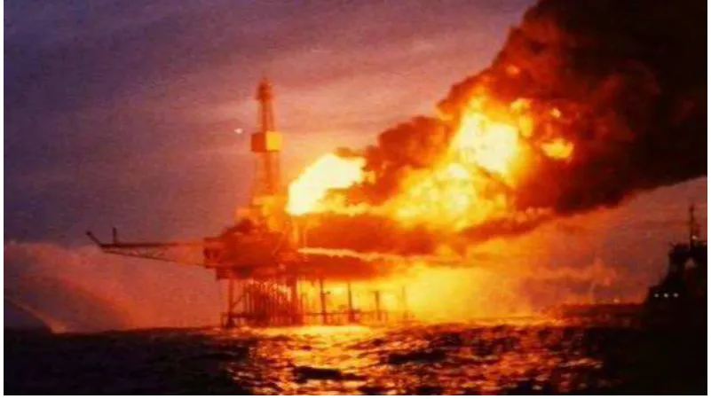 Figure 1.1. The Accident of Piper Alpha Explosion (BBC.uk, 2010) 